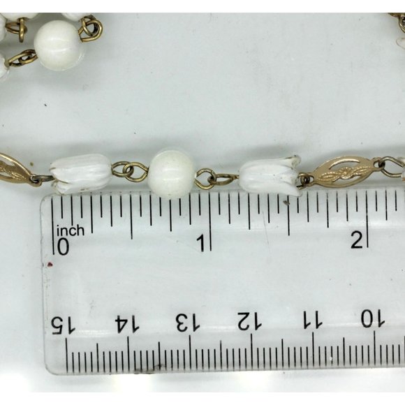 VINTAGE HAWAII PIKAKI flower acrylic flapper necklace, gold tone accents  54" - Picture 10 of 11